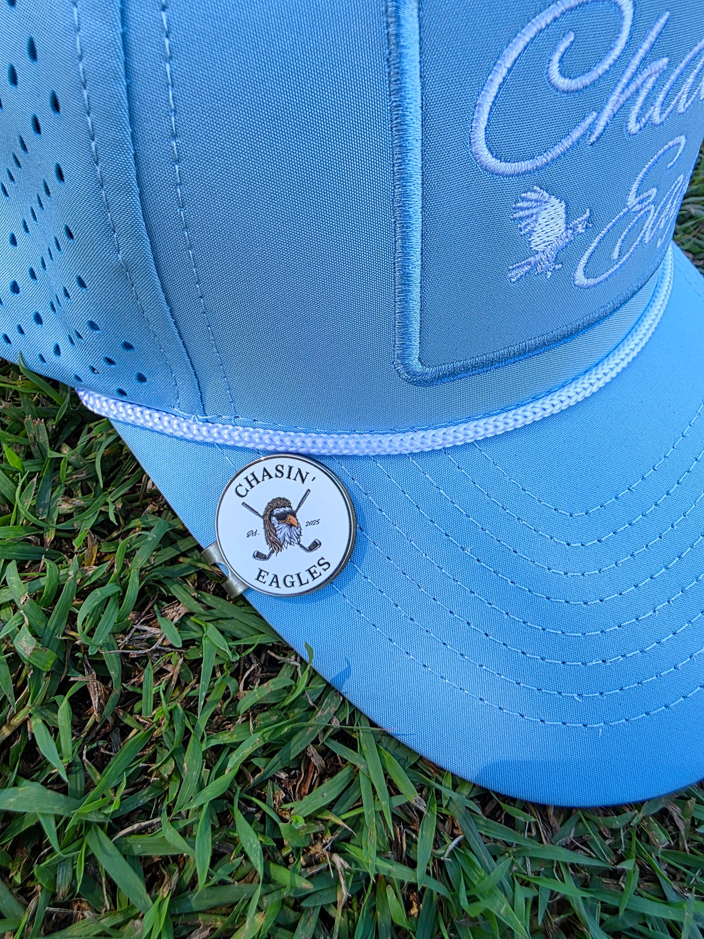 Chasin’ Eagles ball marker & hat clip (white)